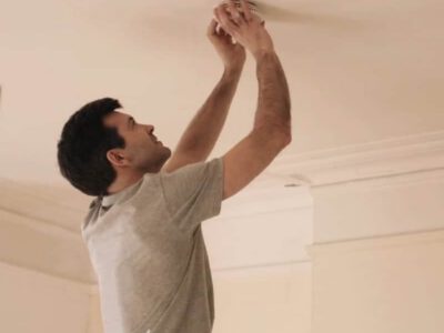 V MSC 006 smoke alarm batteries copy 800x675 1